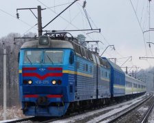 Холод в вагонах: Укрзализныця посоветовала звонить в "рельсу"