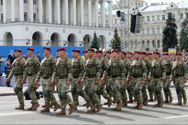"Слава Украине!" стало официальным приветствием военных