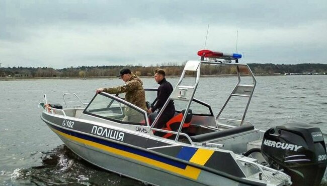 Нашел смерть в ледяной воде: на Франковщине выловили тело мужчины, копы подозревают неладное