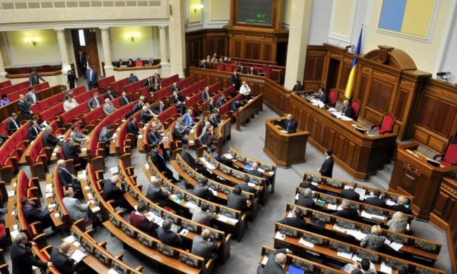 Военное положение в Украине: Порошенко назвал точную дату и время, когда ограничат свободы