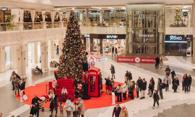 Українці, ТРЦ, Новий рік, фото із соцмереж