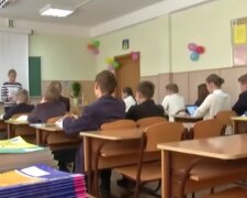 Навчання у школі, кадр з відео