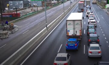 Затори на в'їзді до Києва, скріншот: YouTube