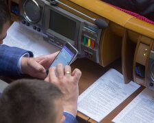 Переписки "слуг народа" в Раде: журналисты подловили нардепов в самый "пикантный" момент, все как один