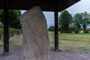 Рунічні камені, фото: apostrophe.ua