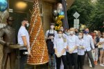 У Івано-Франківську приготували рекордний “профітроль” - смакоти вистачить на всіх