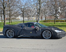 Ferarri SF90 Spider, autocentre