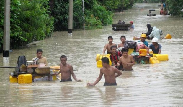 В результате наводнения в Мьянме погибли около 90 человек