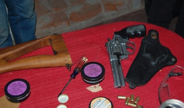 На Чернігівщині підпільно виготовляли вогнепальну зброю