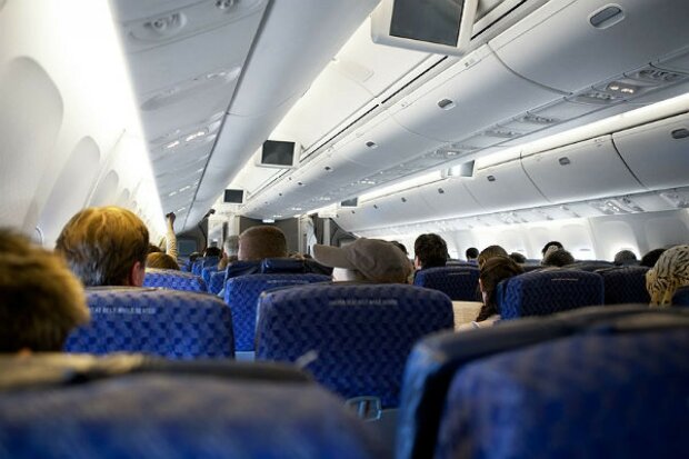 Пытался открыть двери на высоте 10 километров: пассажиры Ryanair приготовились отправиться в ад