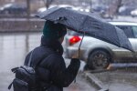 Погода 8 лютого занурить українців у противний дощ - краще відсидітися вдома: навіть "плюс" не скрасить ситуацію