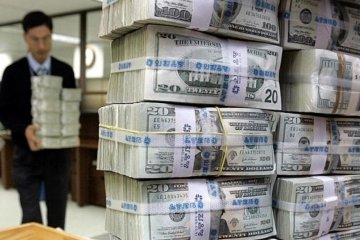 Журналісти готують бомбу: бояться Трамп, Єлизавета II і Apple