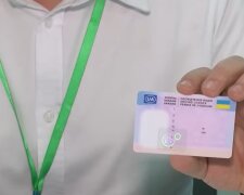 Отримання посвідчення водія, скріншот з відео