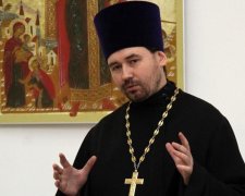 Піп, що закликав вбивати українців, втратив сан і пішов у блуд