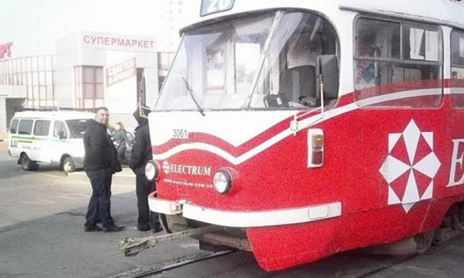 В Харькове 17-летний парень попал под трамвай (фото)