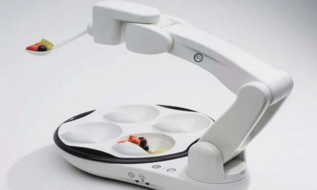 Робот допоможе людям з інвалідністю під час прийому їжі