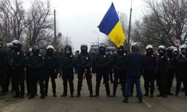 Протести у Нових Санжарах, фото: slovoidilo.ua