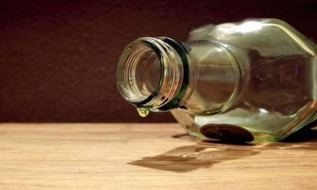 От паленой водки начали слепнуть