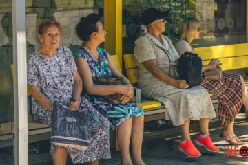 Трудова книжка, пенсійне посвідчення та гроші