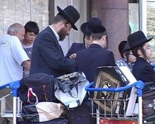 Сьогодні до Одеси прибули перші паломники-хасиди (фото)