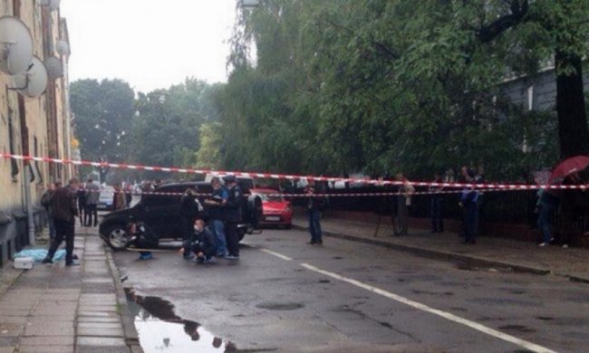 Посеред вулиці у Львові знайшли тіло вбитого чоловіка