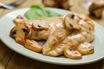 Рецепт для будь-якого випадку: куряче філе у вершково-грибному соусі