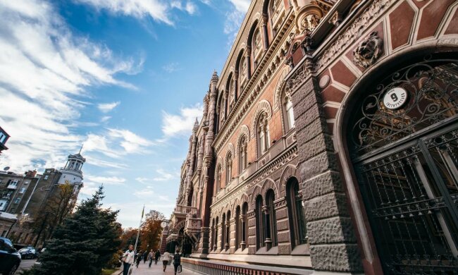 НБУ вперше здобув перемогу над ПриватБанком у суді: подробиці