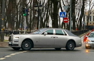 Rolls-Royce Phantom, фото: страницa carsmirage в Instagram