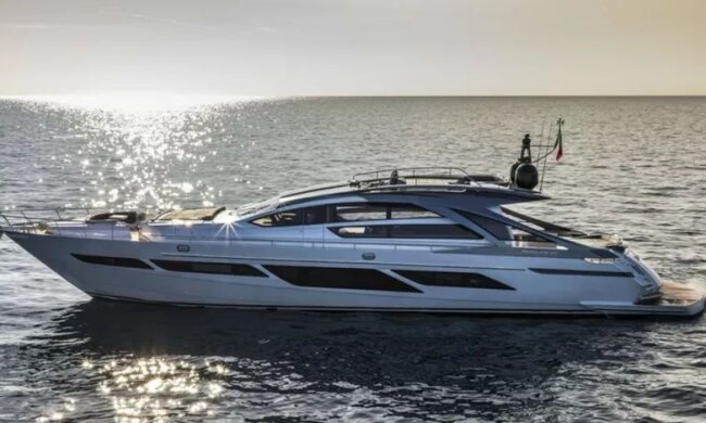 Скоростная яхта Pershing 9X. Фото из открытых источников