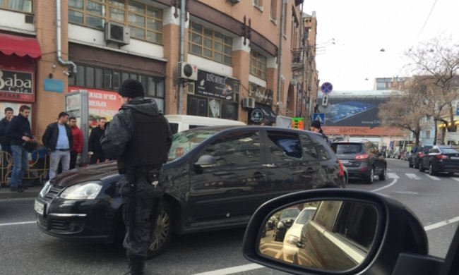 У центрі Києва обстріляли фургон