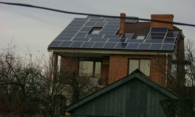 Інженер з Луцька заробляє на сонячній енергії до 9 тисяч гривень на місяць
