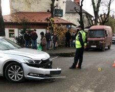 На Львівщині мотоцикліст зніс дитину, моляться навіть лікарі: "Живи, маля"