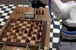 Шаховий робот, скріншот з відео