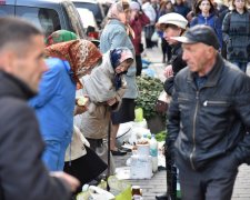 Просить гроші і нишком витирає сльози: старенький без слів показав Реві, як живеться в Україні - ласкаво просимо до реальності