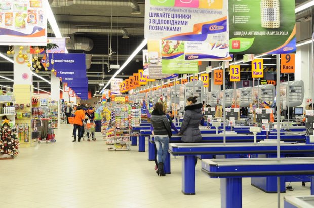 Кипяток на головы: известный супермаркет устроил киевлянам дьявольский душ, видеошок