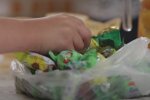 Шоколадні цукерки. Фото: скрін youtube