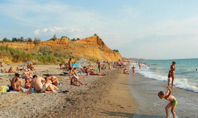 Сходіть до окуліста: кримська "влада" зганьбилася вологими фантазіями про туристів