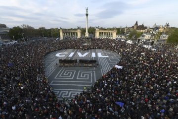 Венгерская весна: в Будапеште студенты массово выходят на акции протестов