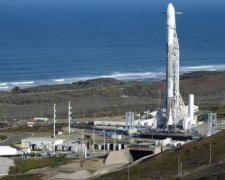 Запуск Falcon 9: ракета SpaceX не змогла відірватись від землі