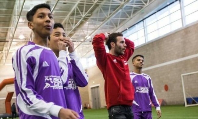 Звезды "Манчестер Юнайтед" порадовали школьников