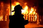 Горять усі 5 поверхів: у Києві спалахнув відомий завод