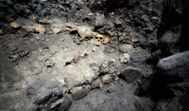 В Мексике нашли стену с человеческими черепами