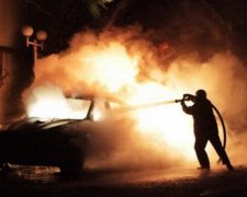 Вночі в столиці згоріли сім автомобілів через підпал