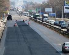 Українцям пообіцяли нові дороги через 10 років