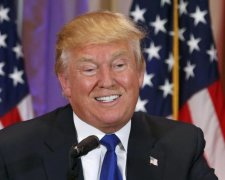 Трамп захотів замінити Біблію своєю книгою