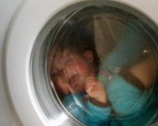Малолітня няня випрала дитину в машинці