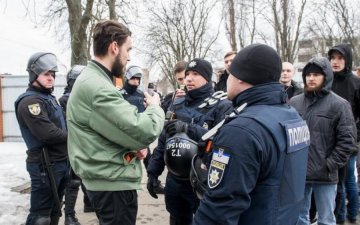 Головне за ніч: День сміху та плювок в обличчя українцям