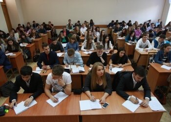 Студенты, кадр из видео