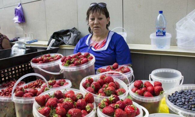 Тайный враг или вкусный друг: чего украинцам ожидать от ранней клубники