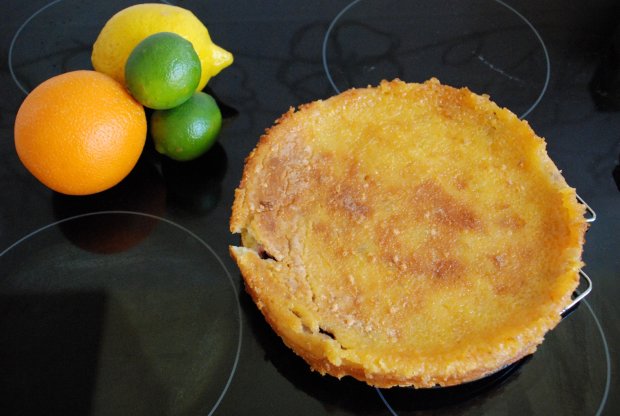 грушевий пиріг з медово-лимонною пряною заливкою